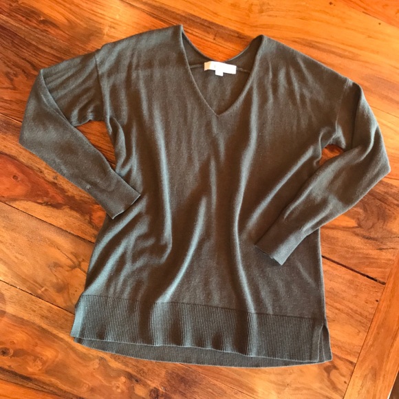 LOFT Sweaters - Loft XS Double V sweatshirt